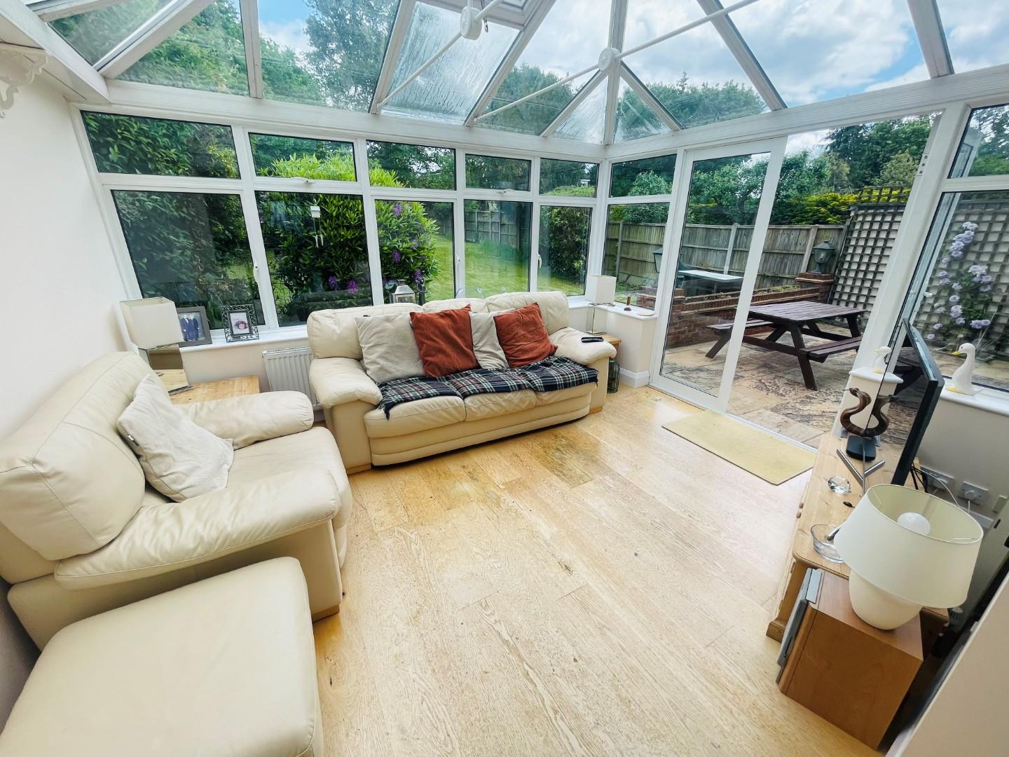 5 bed property in Tretawn Gardens, Mill Hill